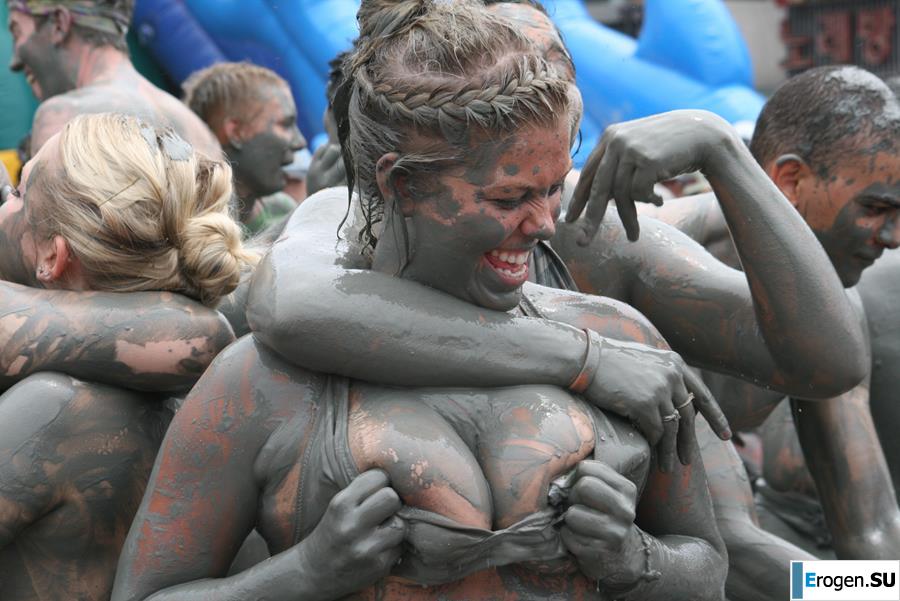 Голые в грязи. Фото 40