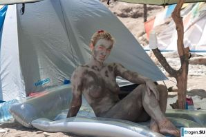 Голые в грязи. Эскиз 19