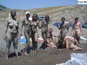 Голые в грязи. Эскиз 33