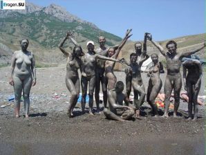 Голые в грязи. Эскиз 34