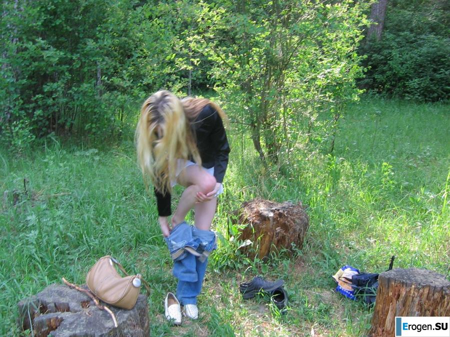 Thin blonde with big breasts. Photo 31