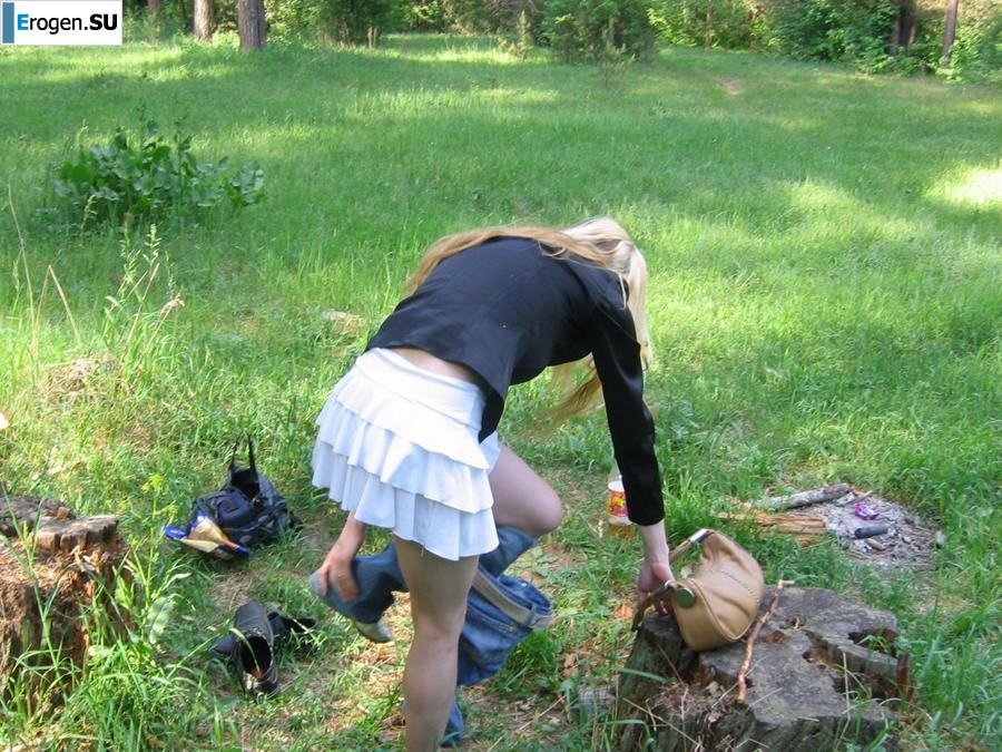 Thin blonde with big breasts. Photo 32