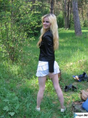 Thin blonde with big breasts. Thumb 39