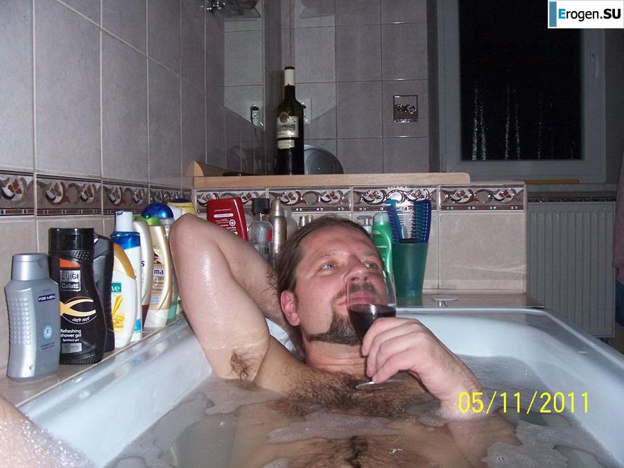 Busty and the Bearded Man. Photo 32