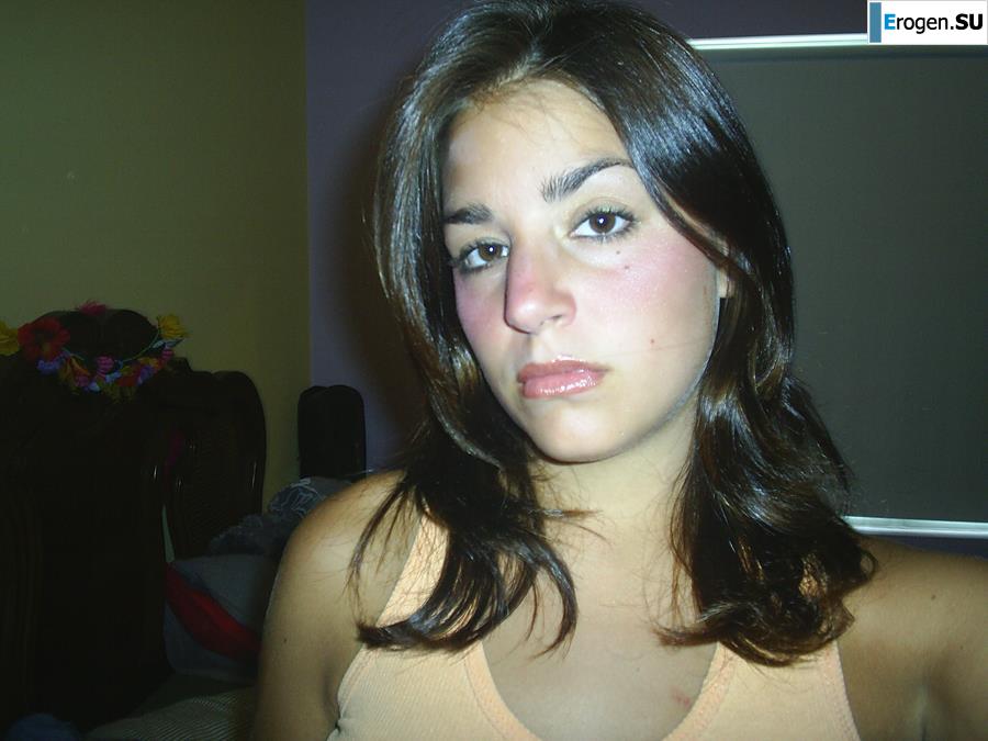 Unshaven brunette. Photo 10