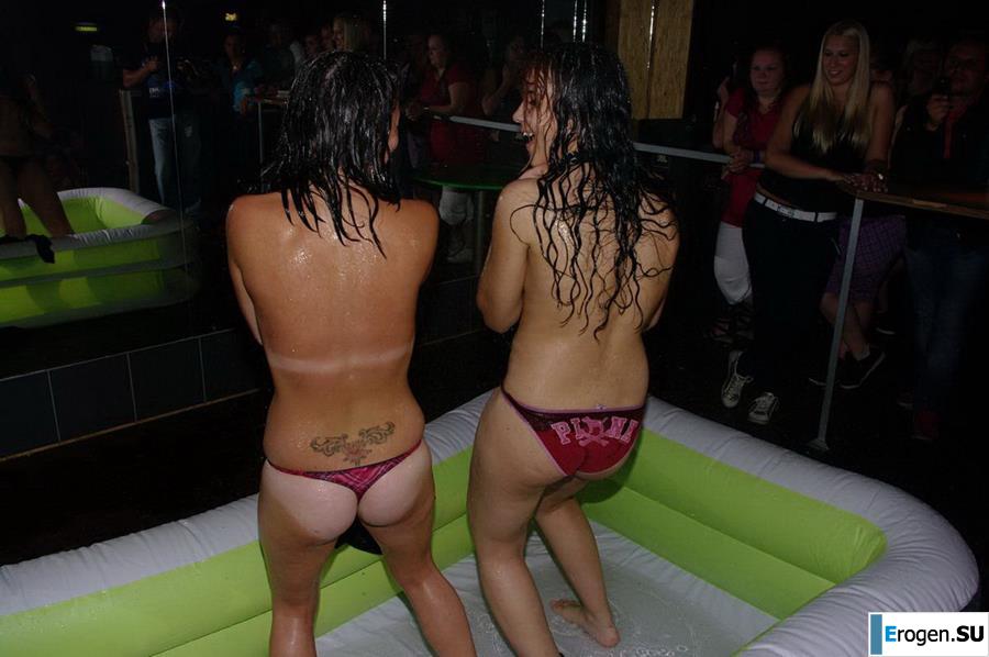 Стриптиз в чешском клубе. Фото 18