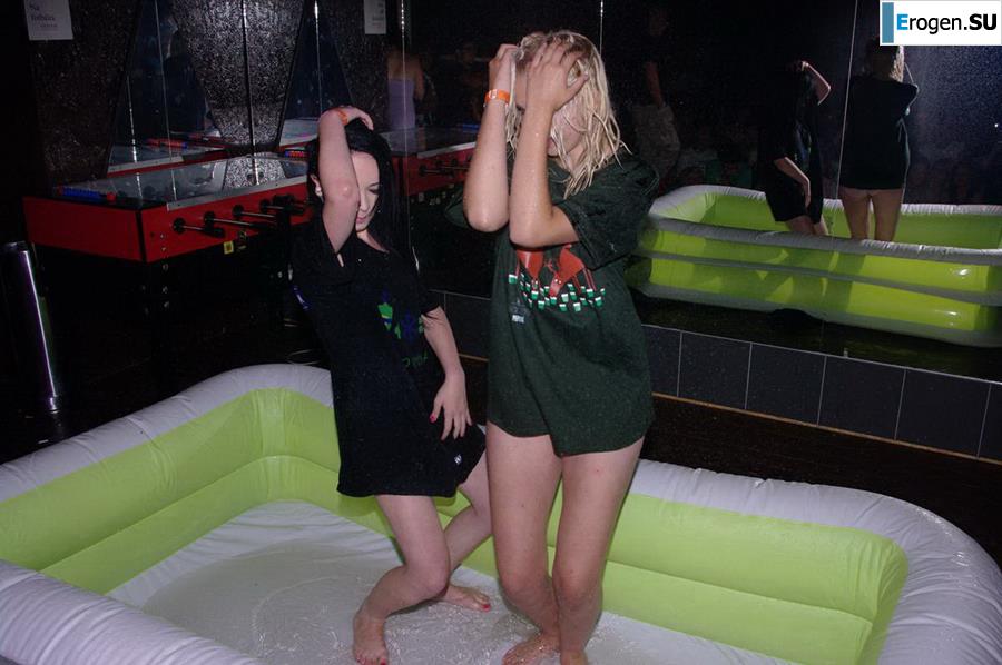 Стриптиз в чешском клубе. Фото 28