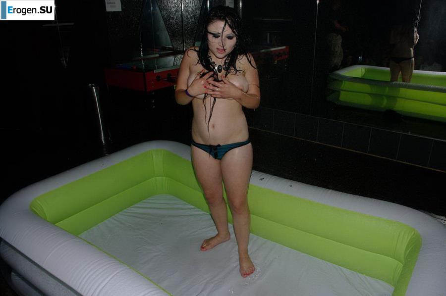 Стриптиз в чешском клубе. Фото 35