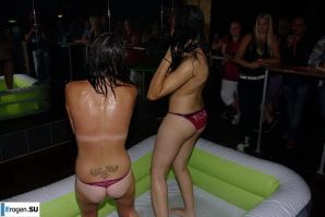 Стриптиз в чешском клубе. Эскиз 17