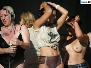 Tits and some pussies at rock concerts. Thumb 16