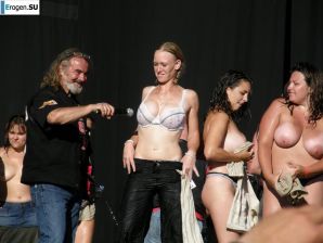 Tits and some pussies at rock concerts. Thumb 20