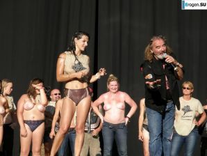 Tits and some pussies at rock concerts. Thumb 31