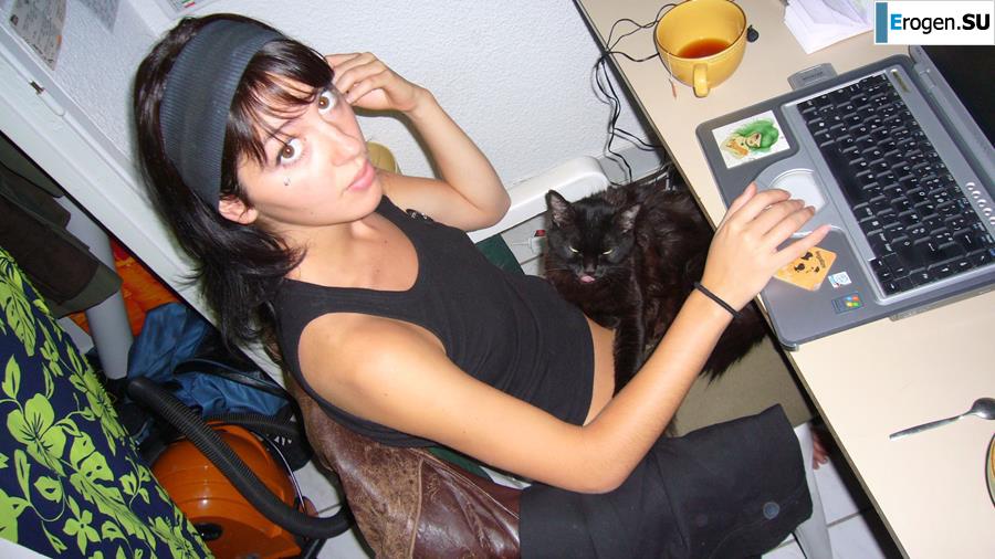 Сосательная брюнетка и тимати. Фото 3