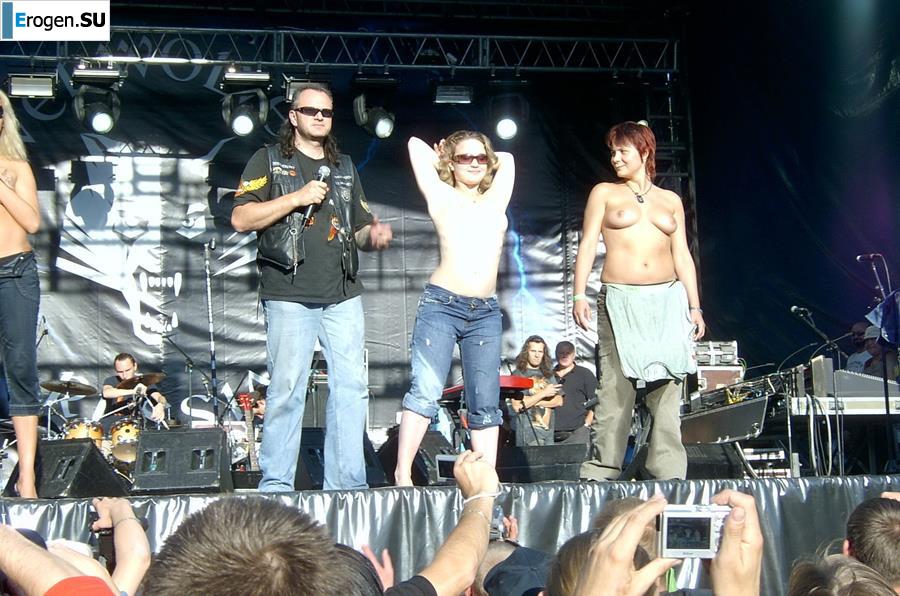 Сиськи и немного писек на рок-концертах. Часть 2. Фото 30