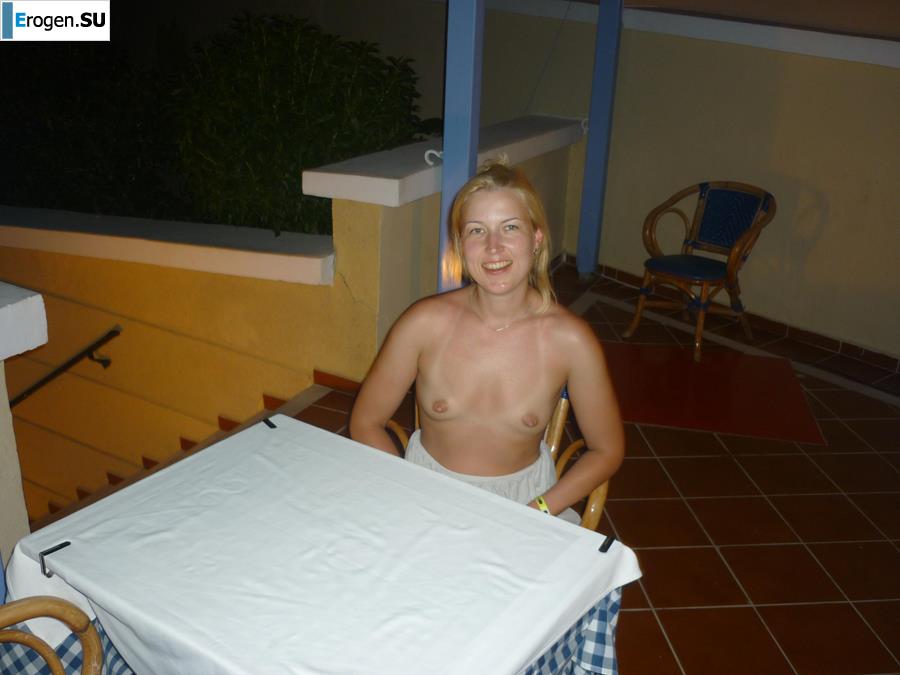 Блонда-эксгибиционистка без сисек. Часть 3. Фото 38