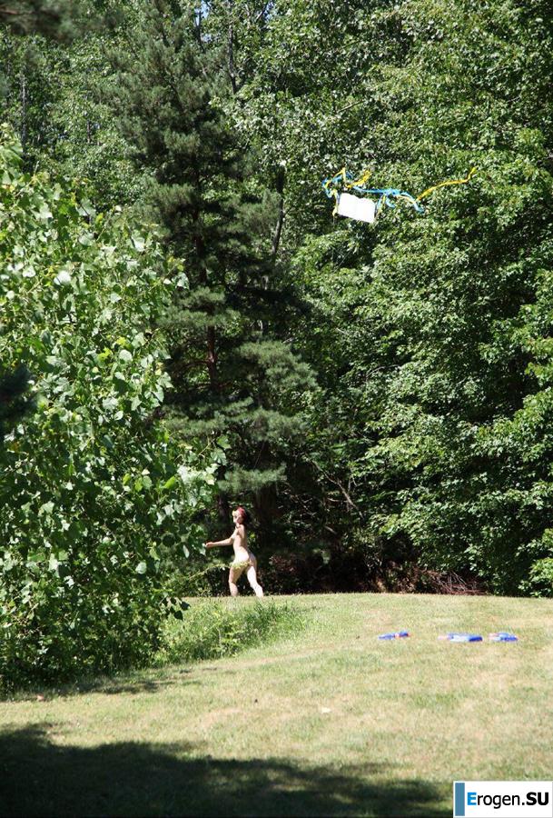 Нудистки впали в детство. Часть 3. Фото 9