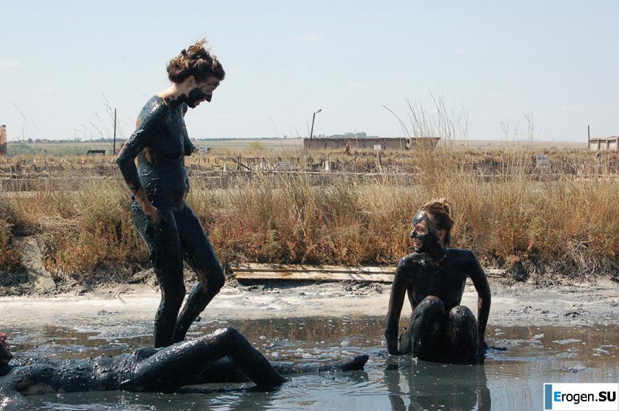 Naked in the Mud. Part 3. Photo 31