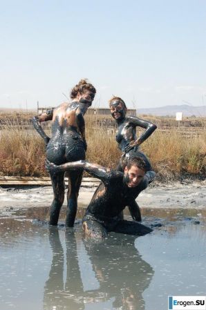 Naked in the Mud. Part 3. Thumb 29