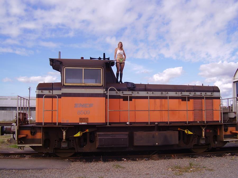 French Bi - Exhibitionist. Part 6. Photo 10