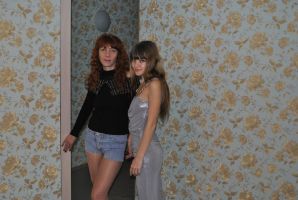 Молодая деваха и старушка. Эскиз 12