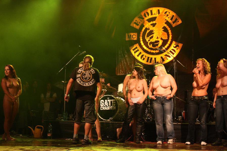 Сиськи и немного писек на рок-концертах. Часть 3. Фото 22