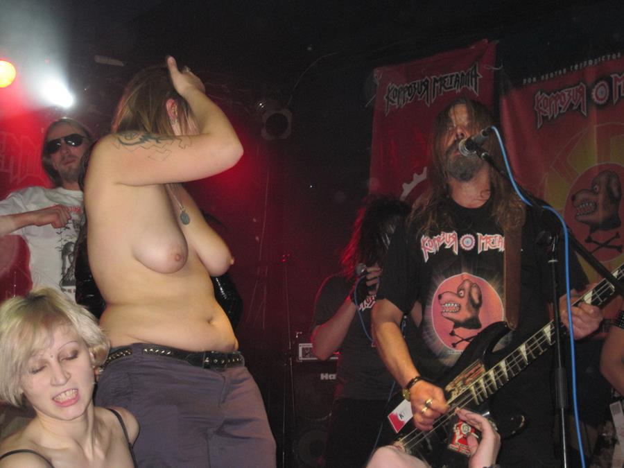 Tits and some pussies at rock concerts. Part 4. Photo 13