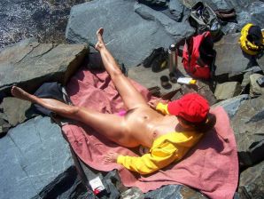 The little fluffy is sunbathing. Thumb 10