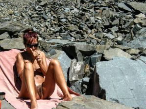 The little fluffy is sunbathing. Thumb 38