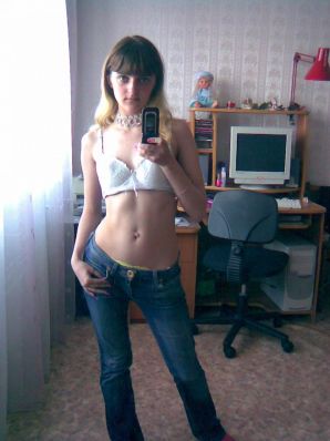 A lover of taking photos of herself on the phone. Thumb 23