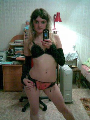 A lover of taking photos of herself on the phone. Thumb 31