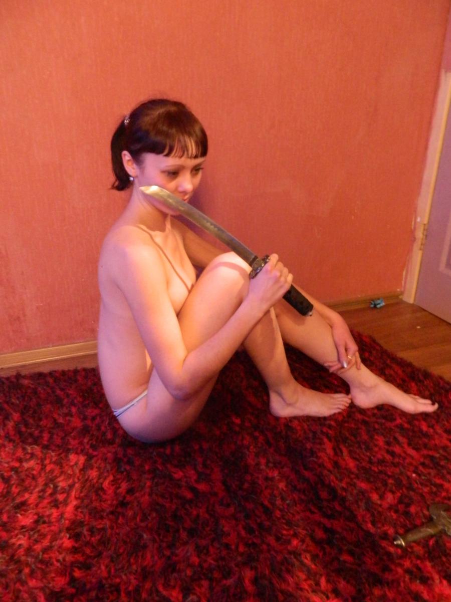 The bearded man and his girlfriends. Photo 21