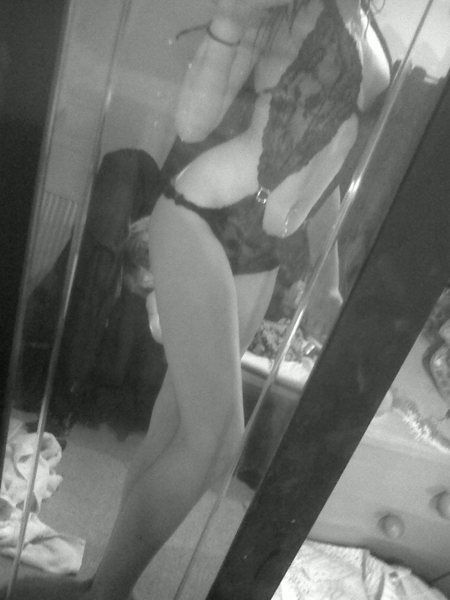 Self-shot of a busty cat. Photo 21