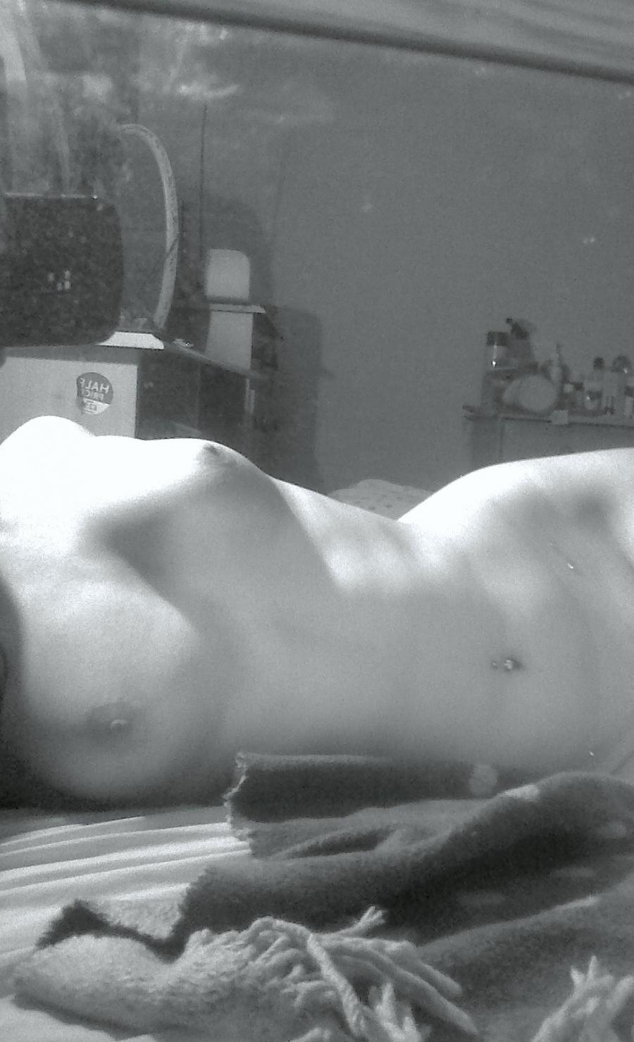 Self-shot of a busty cat. Photo 25