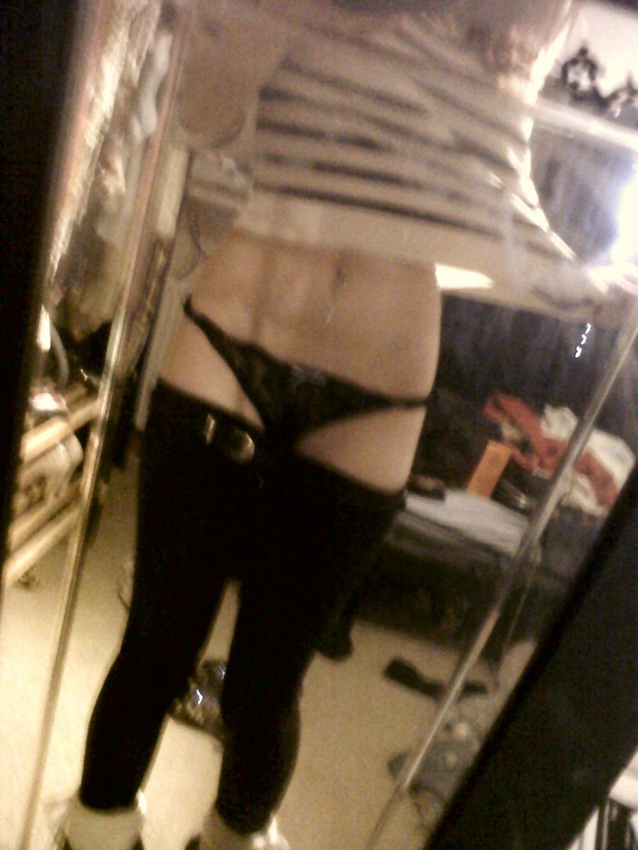 Self-shot of a busty cat. Part 2. Photo 35