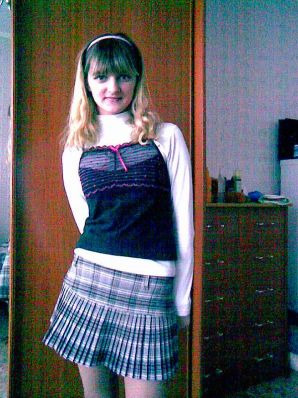 A lover of taking photos of herself on the phone. Part 2. Thumb 14