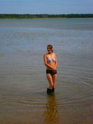 A lover of taking photos of herself on the phone. Part 2. Thumb 26