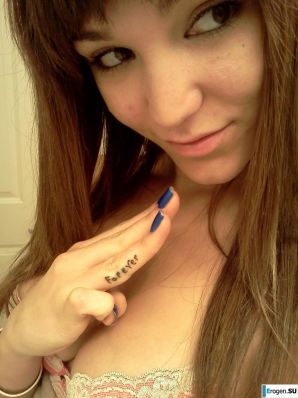 Грудастый селфшот. Эскиз 25