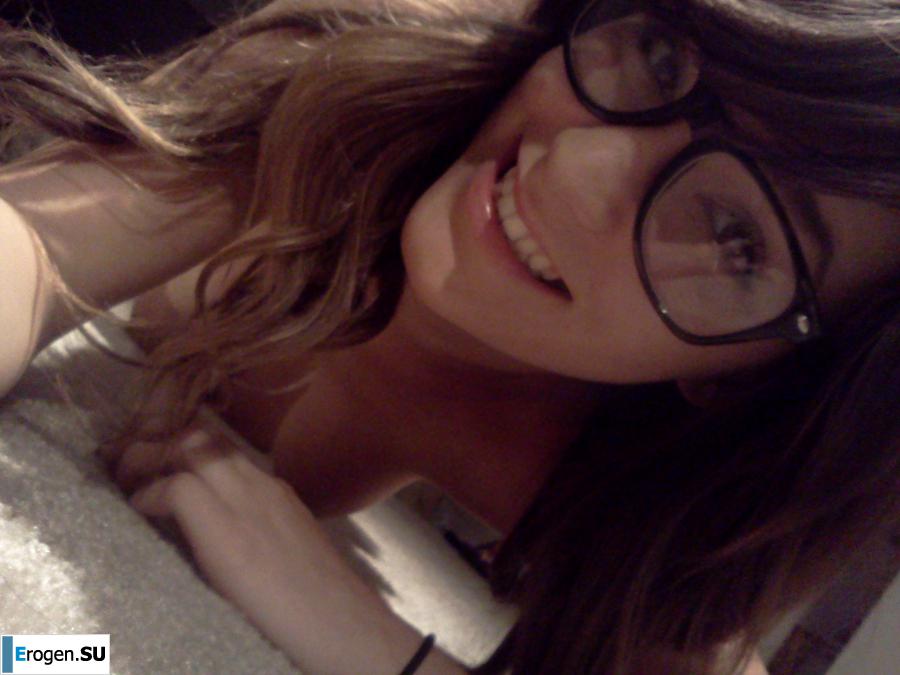Busty self-shot. Part 2. Photo 21