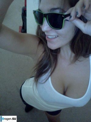 Busty self-shot. Part 2. Thumb 15