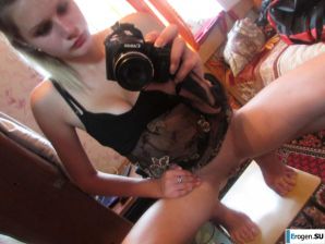 The girl loves to photograph her pussy. Thumb 10