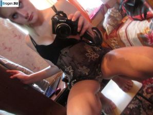 The girl loves to photograph her pussy. Thumb 36