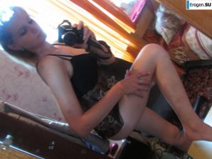 The girl loves to photograph her pussy. Thumb 6