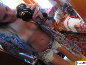 The girl loves to photograph her pussy. Part 2. Thumb 30