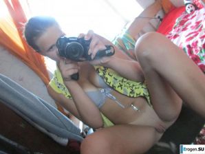 The girl loves to photograph her pussy. Part 2. Thumb 47