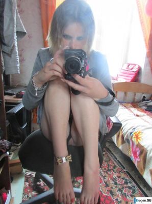 The girl loves to photograph her pussy. Part 2. Thumb 5