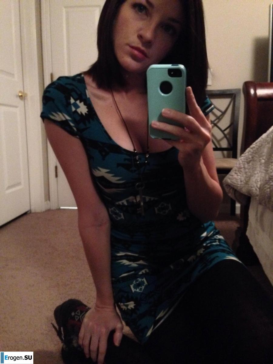 The cheerful young lady makes her selfie. Photo 12