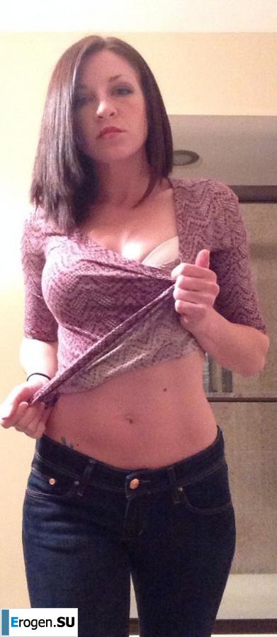 The cheerful young lady makes her selfie. Photo 34