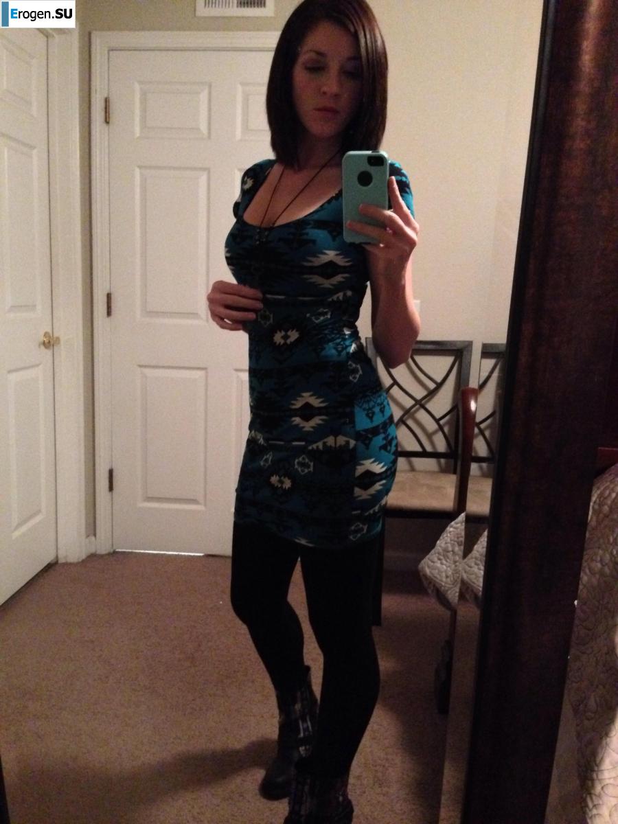 The cheerful young lady makes her selfie. Photo 39