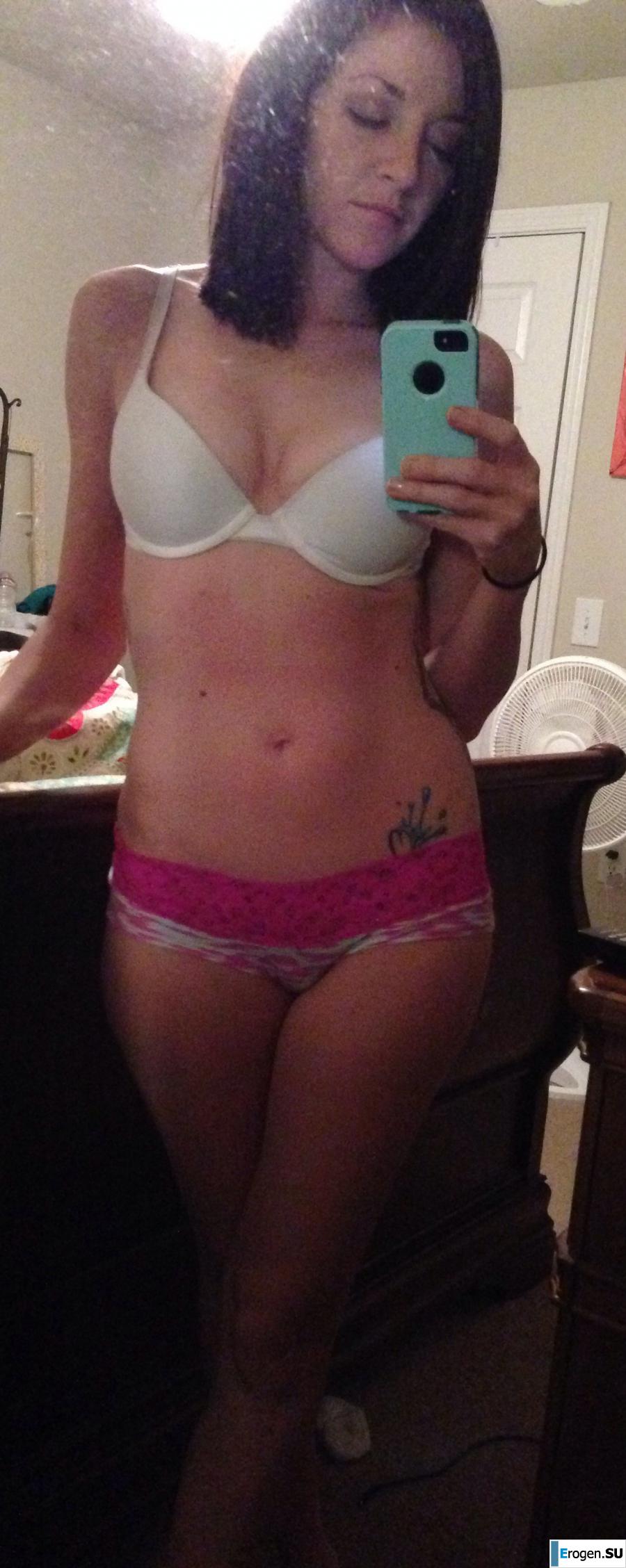 The cheerful young lady makes her selfie. Photo 50