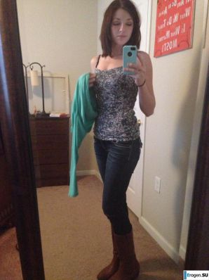 The cheerful young lady makes her selfie. Thumb 22